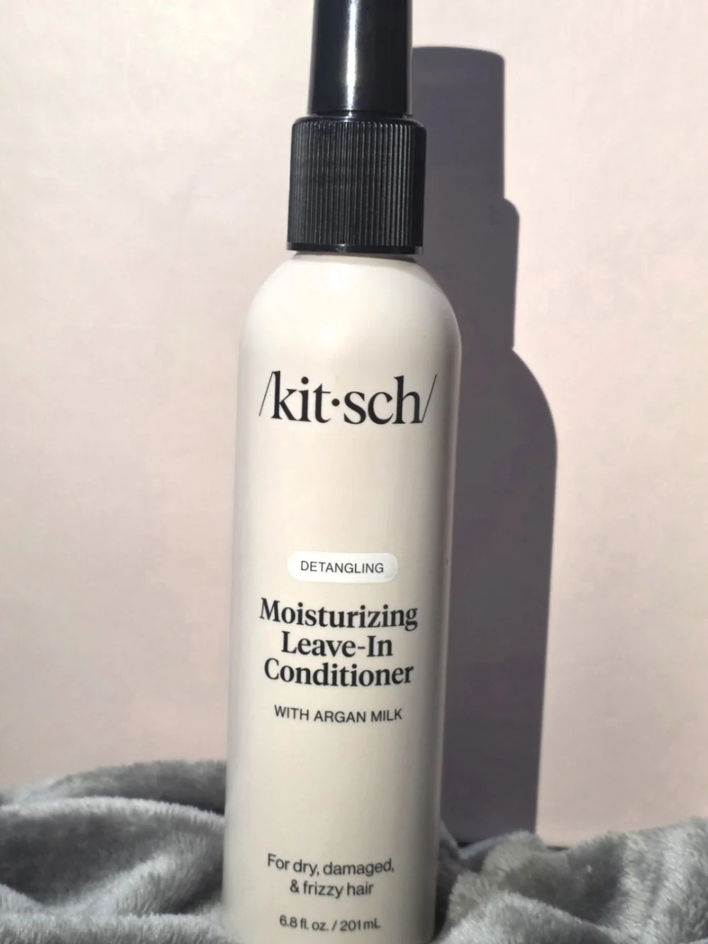 Kitsch Moisturizing Leave-In Conditioner — Cream & Black